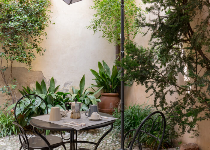 la_casa_della_bouganville-cortile